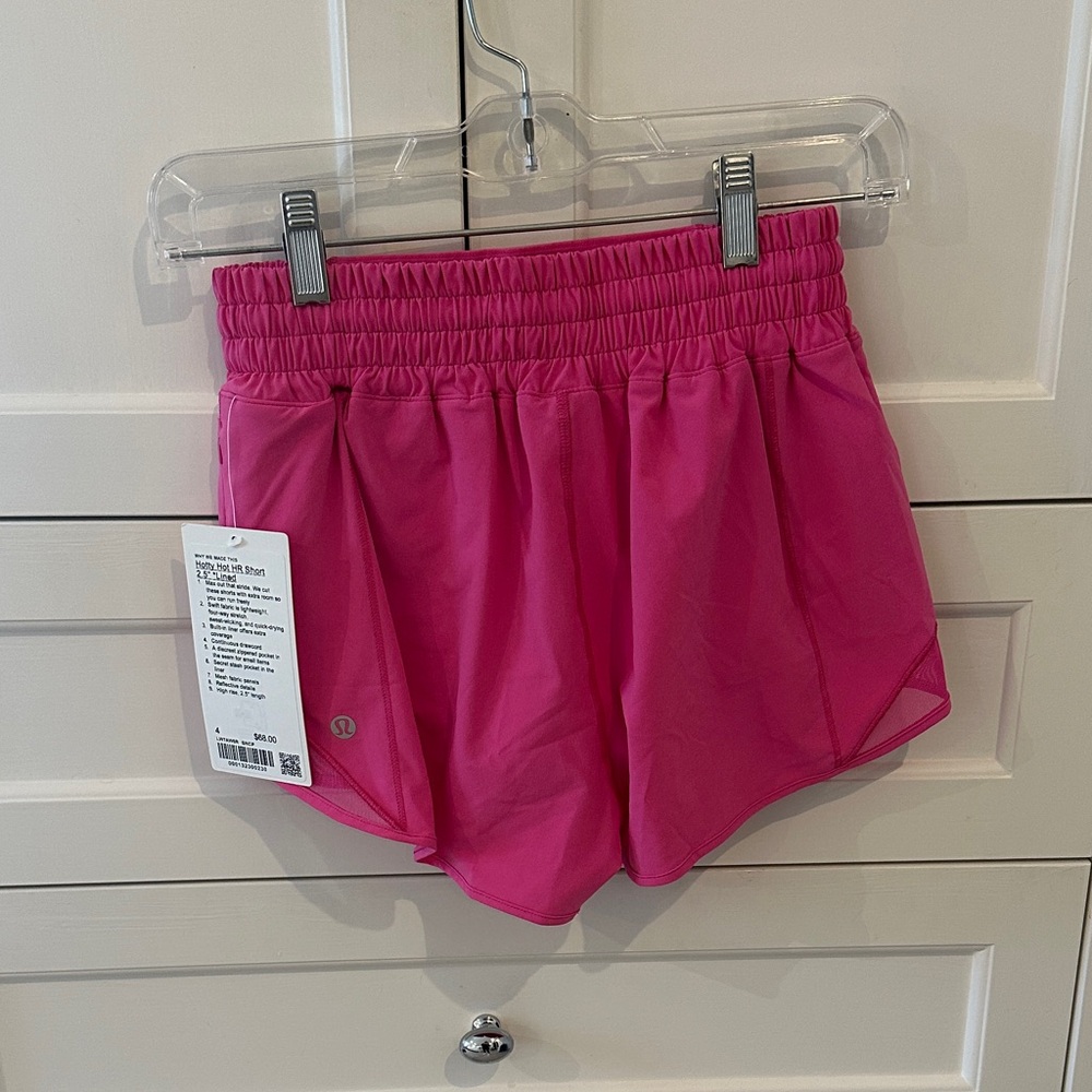 Lululemon Women's Hotty Hot high rise 2.5” lined Shorts